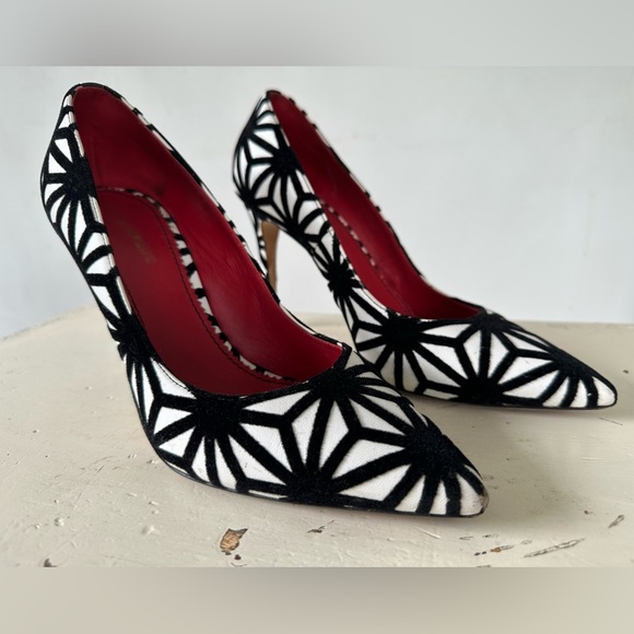 Dsquared2 Black and White Geometric Stiletto Print Pumps Women's Size 38 US 7 - Picture 6 of 13